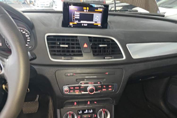 Used Audi Q3 2015 35 TFSI Comfort Model Audio And AC Panel