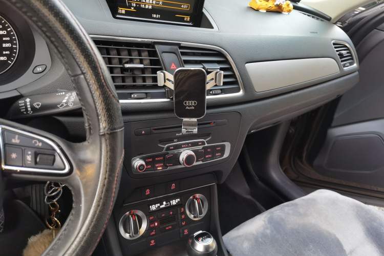 Used Audi Q3 2015 35 TFSI Ambition Edition Audio And AC Panel