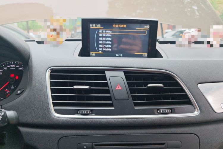 Used Audi Q3 2015 35 TFSI quattro Technology Edition Audio And AC Panel