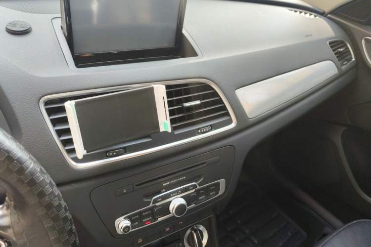 Used Audi Q3 2015 35 TFSI Comfort Model Audio And AC Panel