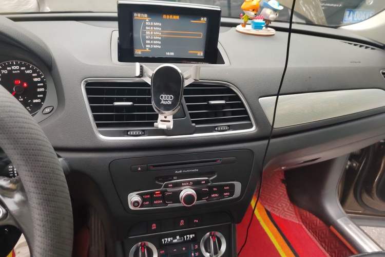 Used Audi Q3 2015 35 TFSI Comfort Model Audio And AC Panel