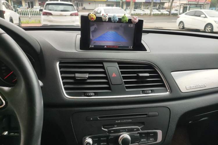 Used Audi Q3 2015 35 TFSI quattro Technology Edition Audio And AC Panel