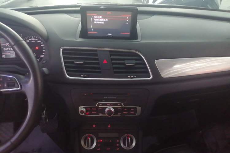 Used Audi Q3 2015 30 TFSI Comfort Model Audio And AC Panel