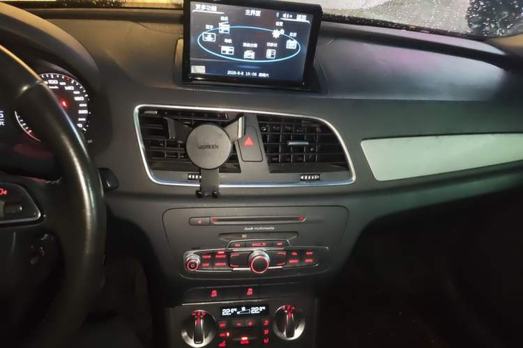 Used Audi Q3 2015 30 TFSI Ambition Edition Audio And AC Panel