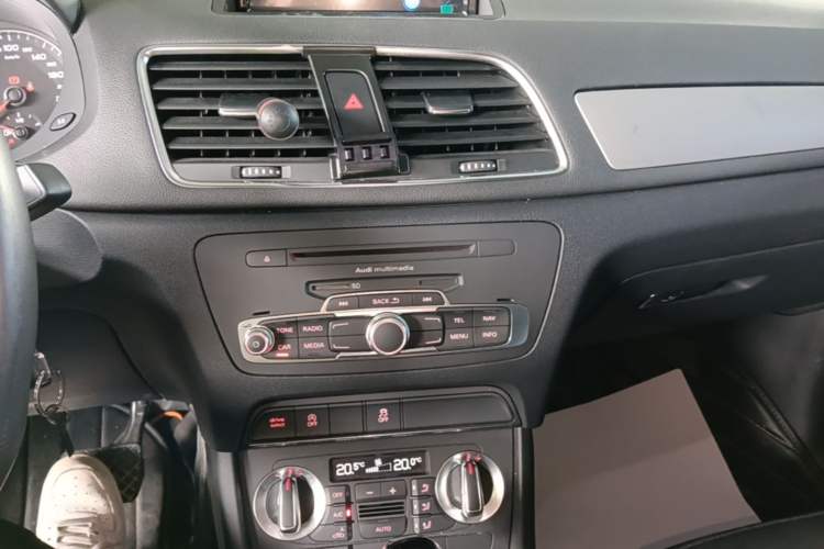 Used Audi Q3 2015 35 TFSI Ambition Edition Audio And AC Panel