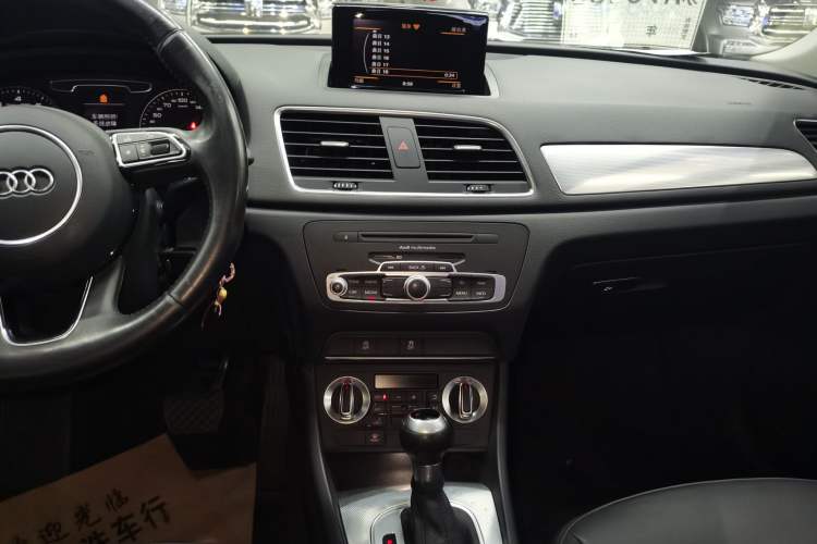 Used Audi Q3 2015 30 TFSI Comfort Model Audio And AC Panel