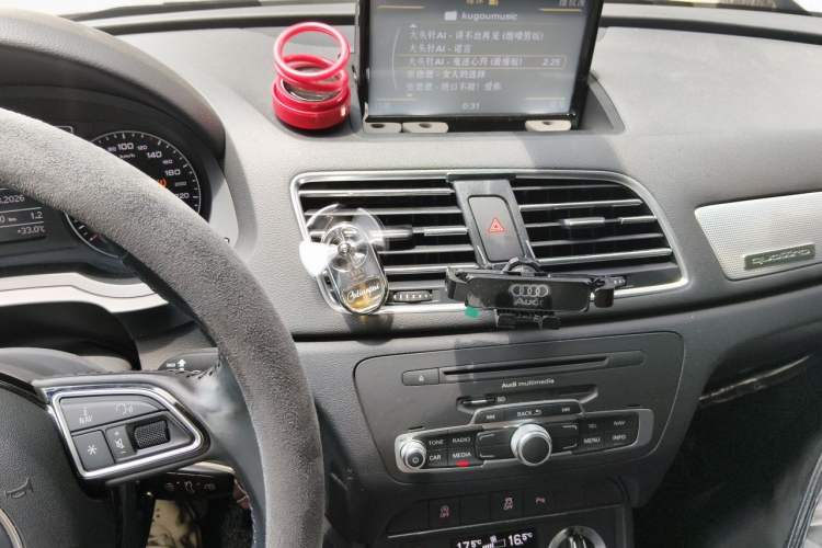 Used Audi Q3 2015 35 TFSI Comfort Model Audio And AC Panel