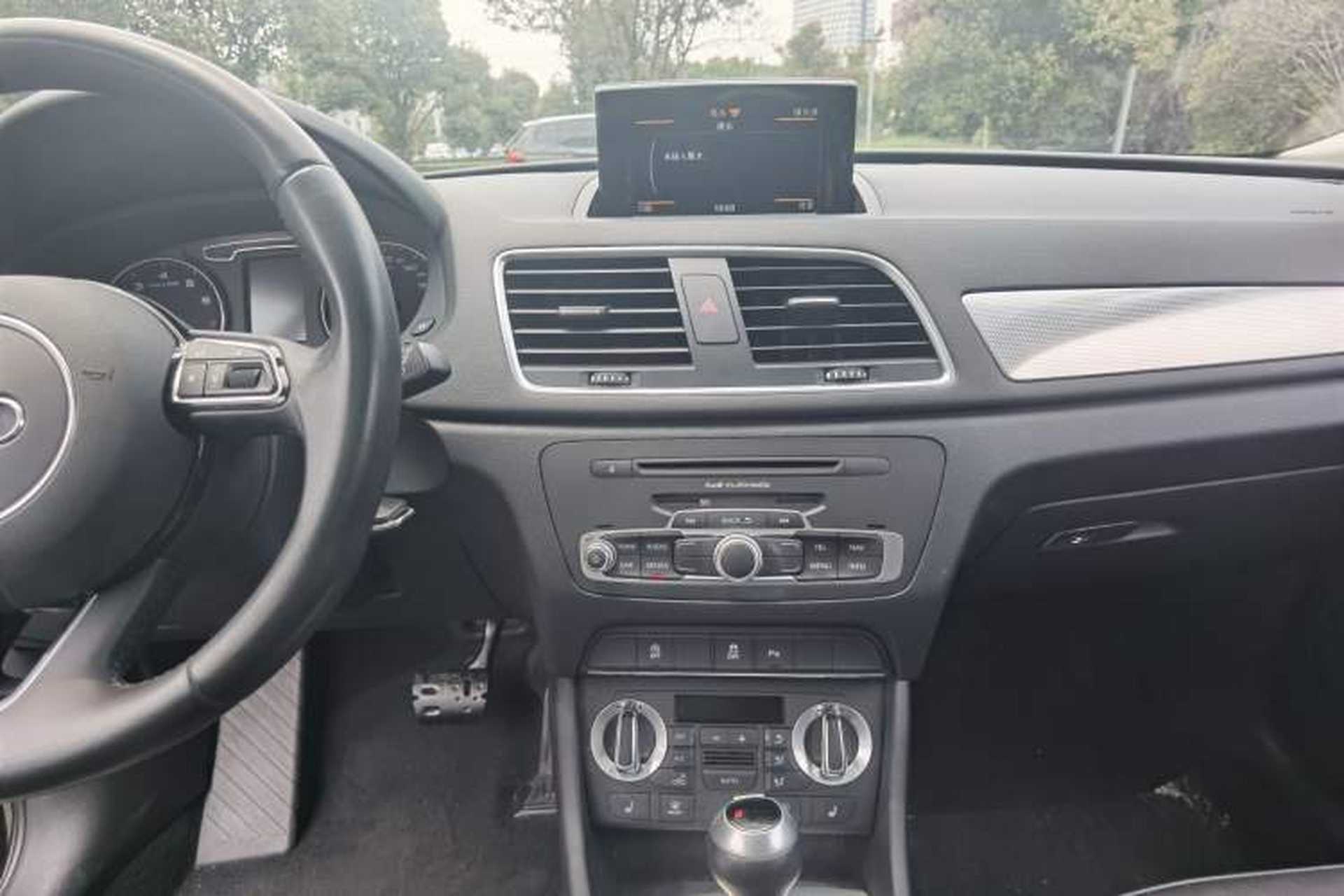 Used Audi Q3 2015 35 TFSI Comfort Model Audio And AC Panel