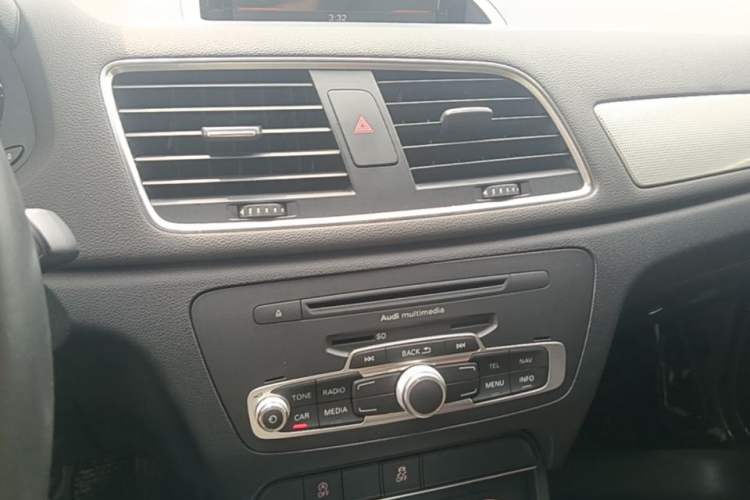 Used Audi Q3 2015 30 TFSI Comfort Model Audio And AC Panel