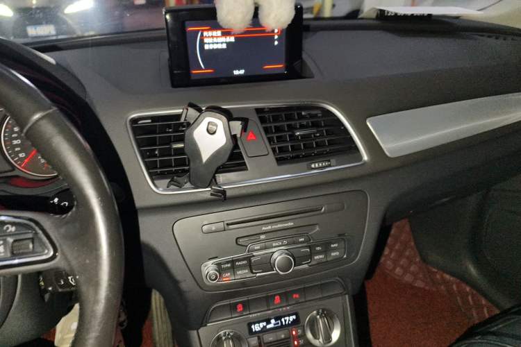 Used Audi Q3 2015 35 TFSI Ambition Edition Audio And AC Panel