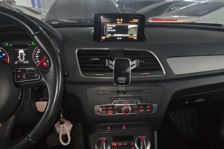 Used Audi Q3 2015 35 TFSI Ambition Edition Audio And AC Panel