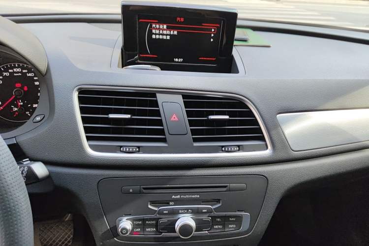 Used Audi Q3 2015 35 TFSI Comfort Model Audio And AC Panel