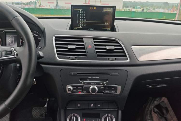 Used Audi Q3 2015 35 TFSI Comfort Model Audio And AC Panel