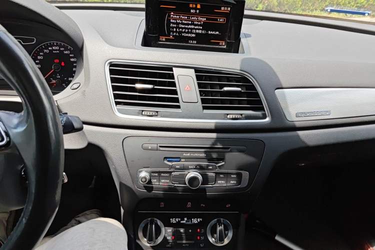 Used Audi Q3 2015 35 TFSI quattro Comfort model Audio And AC Panel