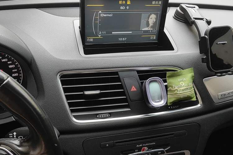 Used Audi Q3 2015 30 TFSI Comfort Model Audio And AC Panel
