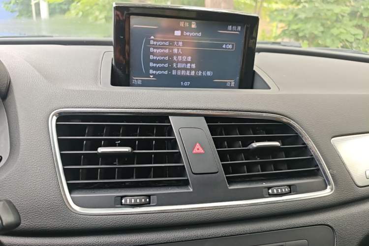 Used Audi Q3 2015 35 TFSI quattro Technology Edition Audio And AC Panel