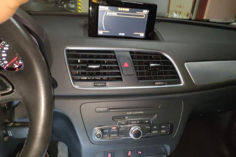 Used Audi Q3 2015 35 TFSI Comfort Model Audio And AC Panel