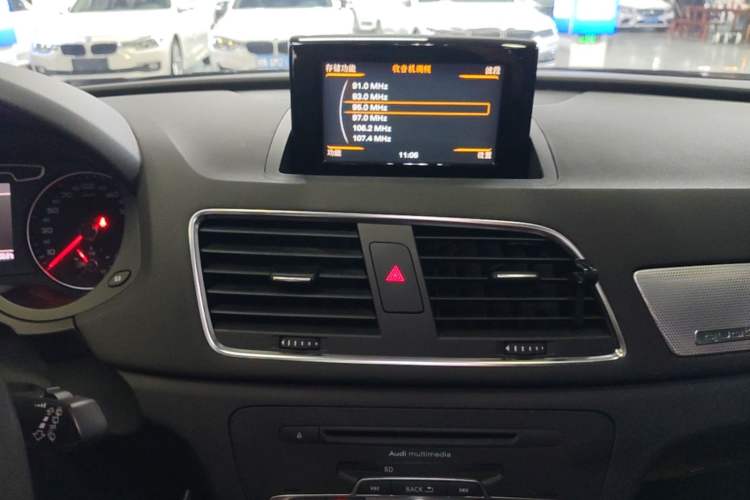 Used Audi Q3 2015 35 TFSI quattro Technology Edition Audio And AC Panel