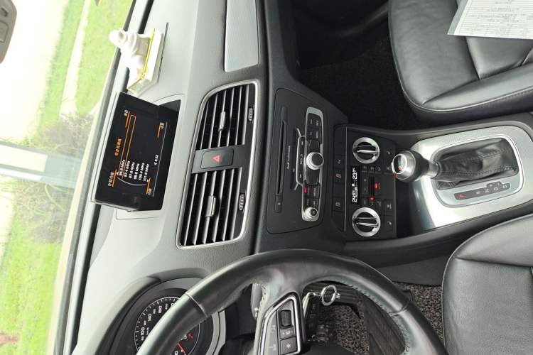 Used Audi Q3 2015 35 TFSI Comfort Model Audio And AC Panel