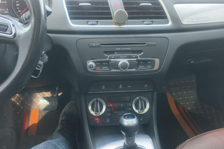 Used Audi Q3 2015 35 TFSI quattro Millionth Anniversary Edition Audio And AC Panel
