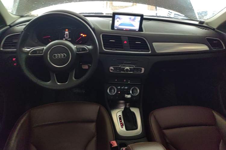 Used Audi Q3 2015 35 TFSI Millionth Anniversary Comfort Model Center Console