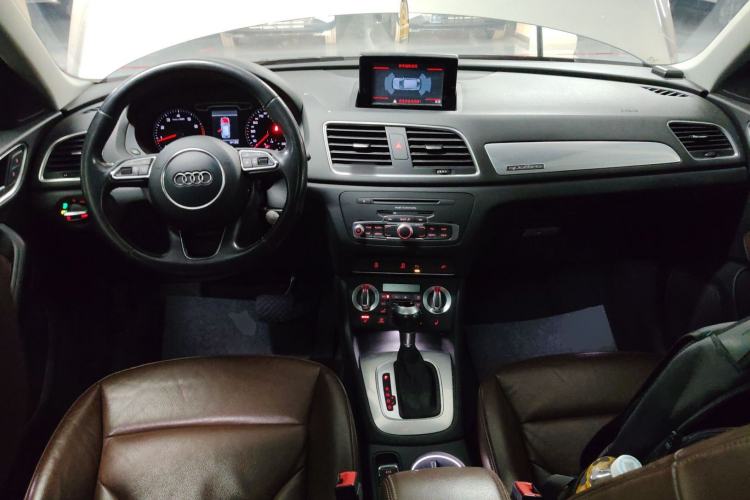 Used Audi Q3 2015 35 TFSI quattro Technology Edition Center Console