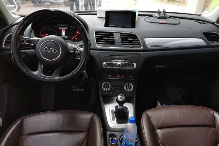 Used Audi Q3 2015 35 TFSI quattro Technology Edition Center Console