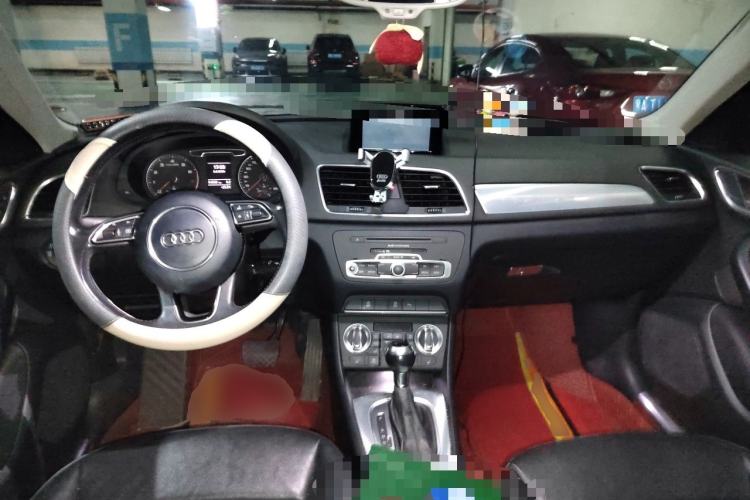 Used Audi Q3 2015 35 TFSI Comfort Model Center Console