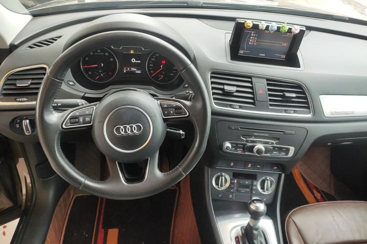 Used Audi Q3 2015 35 TFSI quattro Technology Edition Center Console