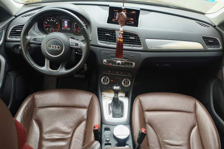 Used Audi Q3 2015 35 TFSI quattro Technology Edition Center Console