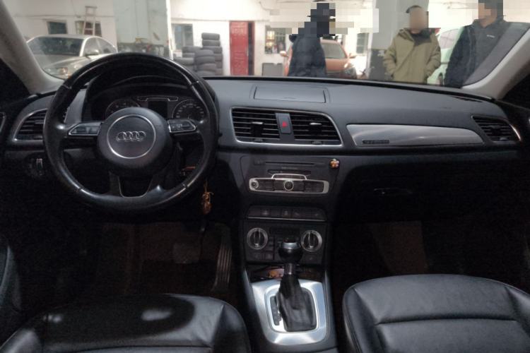 Used Audi Q3 2015 35 TFSI quattro Technology Edition Center Console