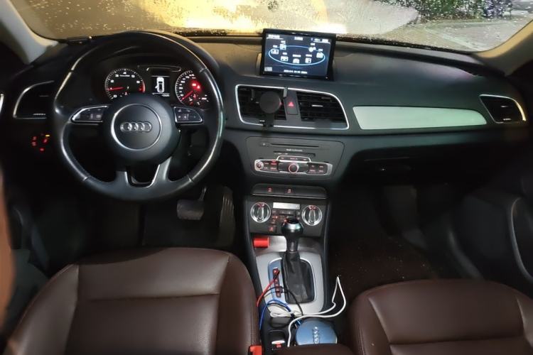 Used Audi Q3 2015 30 TFSI Ambition Edition Center Console