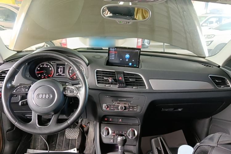 Used Audi Q3 2015 35 TFSI Ambition Edition Center Console