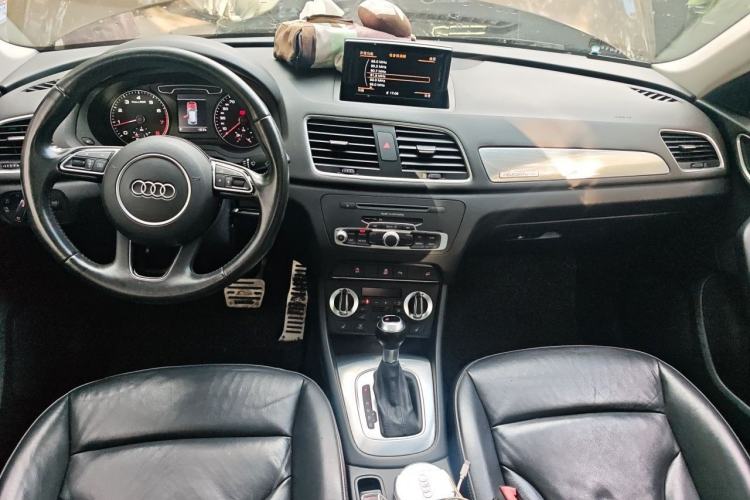 Used Audi Q3 2015 35 TFSI quattro Technology Edition Center Console