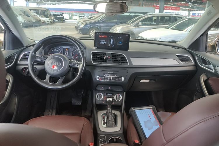 Used Audi Q3 2015 30 TFSI Ambition Edition Center Console