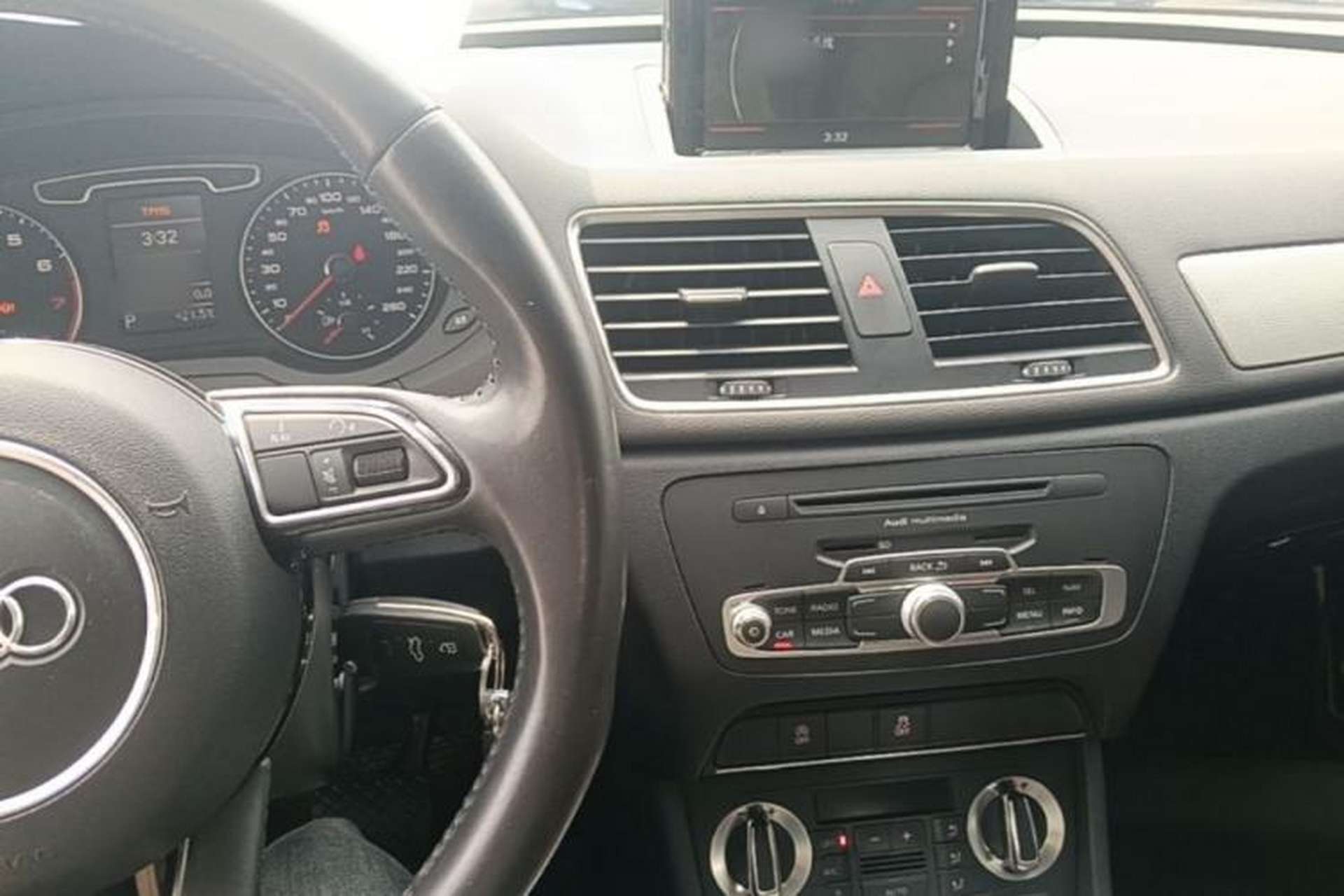 Used Audi Q3 2015 30 TFSI Comfort Model Center Console