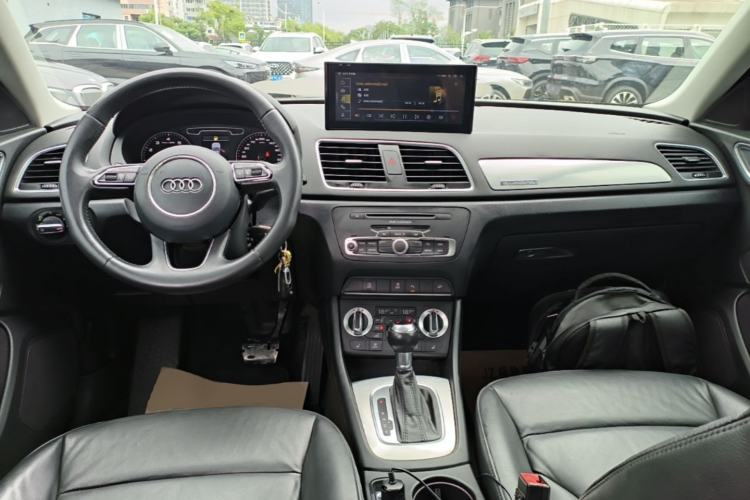 Used Audi Q3 2015 35 TFSI quattro Technology Edition Center Console