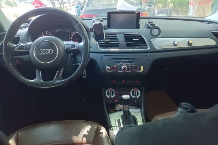 Used Audi Q3 2015 35 TFSI quattro Technology Edition Center Console