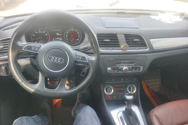 Used Audi Q3 2015 35 TFSI quattro Millionth Anniversary Edition Center Console