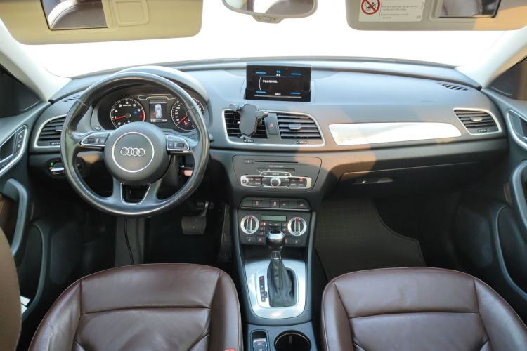 Used Audi Q3 2015 35 TFSI quattro Technology Edition Center Console