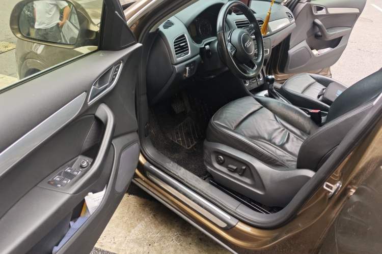Used Audi Q3 2015 35 TFSI quattro Millionth Anniversary Edition Driver Seat