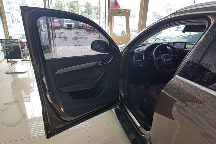 Used Audi Q3 2015 35 TFSI Millionth Anniversary Comfort Model Driver Seat