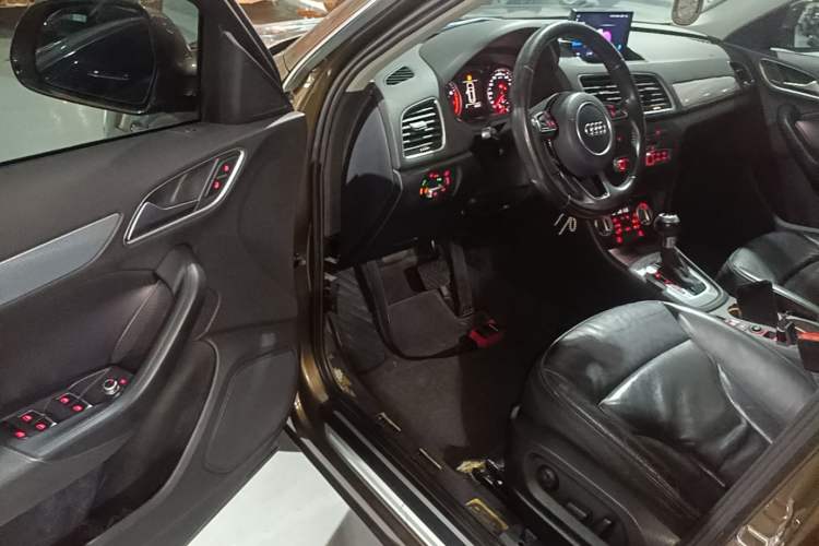 Used Audi Q3 2015 30 TFSI Comfort Model Driver Seat