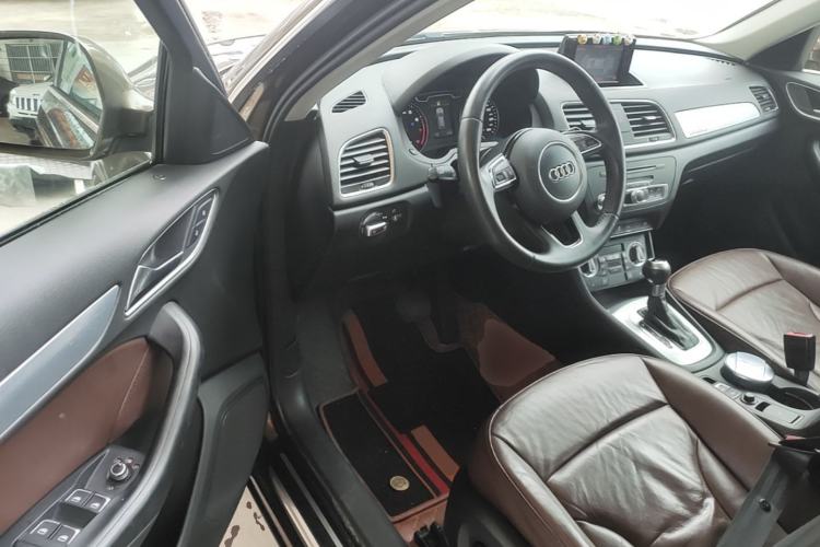 Used Audi Q3 2015 35 TFSI quattro Technology Edition Driver Seat