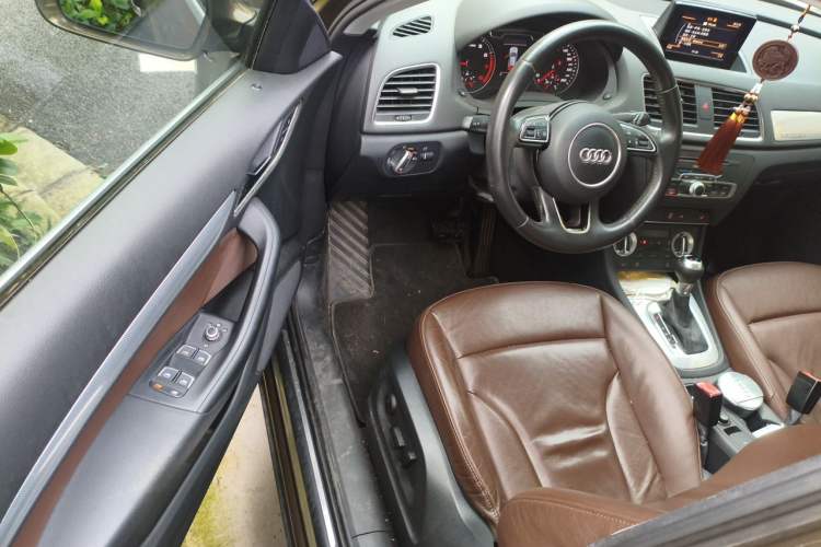 Used Audi Q3 2015 35 TFSI quattro Technology Edition Driver Seat