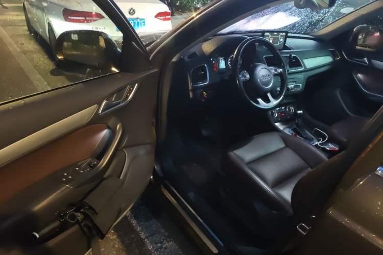 Used Audi Q3 2015 30 TFSI Ambition Edition Driver Seat