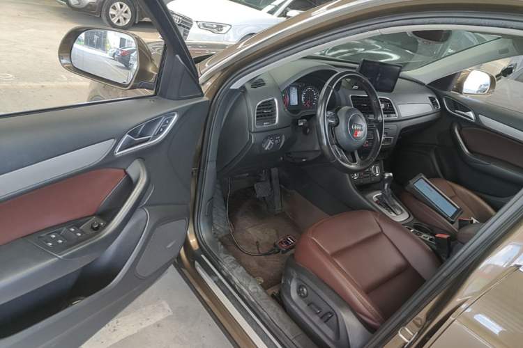 Used Audi Q3 2015 30 TFSI Ambition Edition Driver Seat
