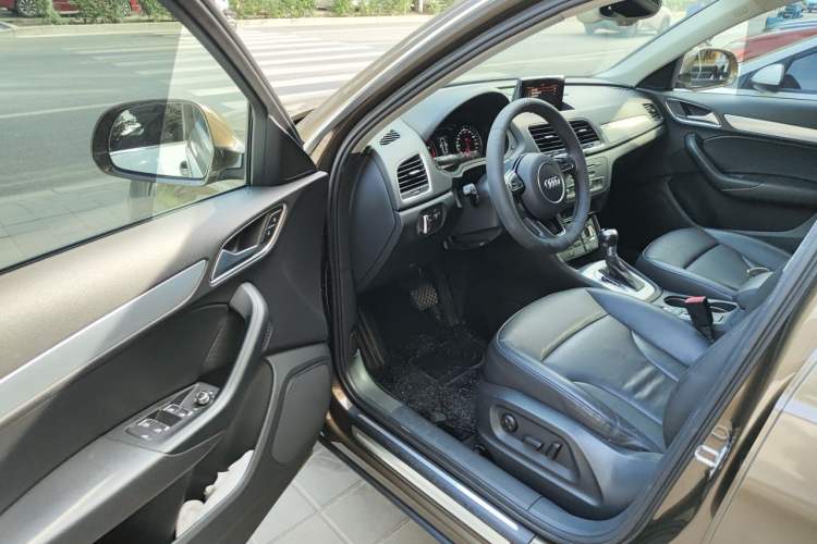 Used Audi Q3 2015 35 TFSI Comfort Model Driver Seat