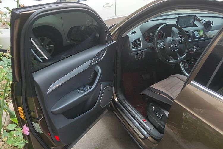 Used Audi Q3 2015 30 TFSI Comfort Model Driver Seat
