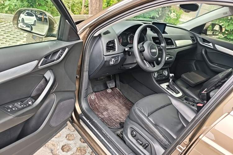 Used Audi Q3 2015 35 TFSI quattro Technology Edition Driver Seat